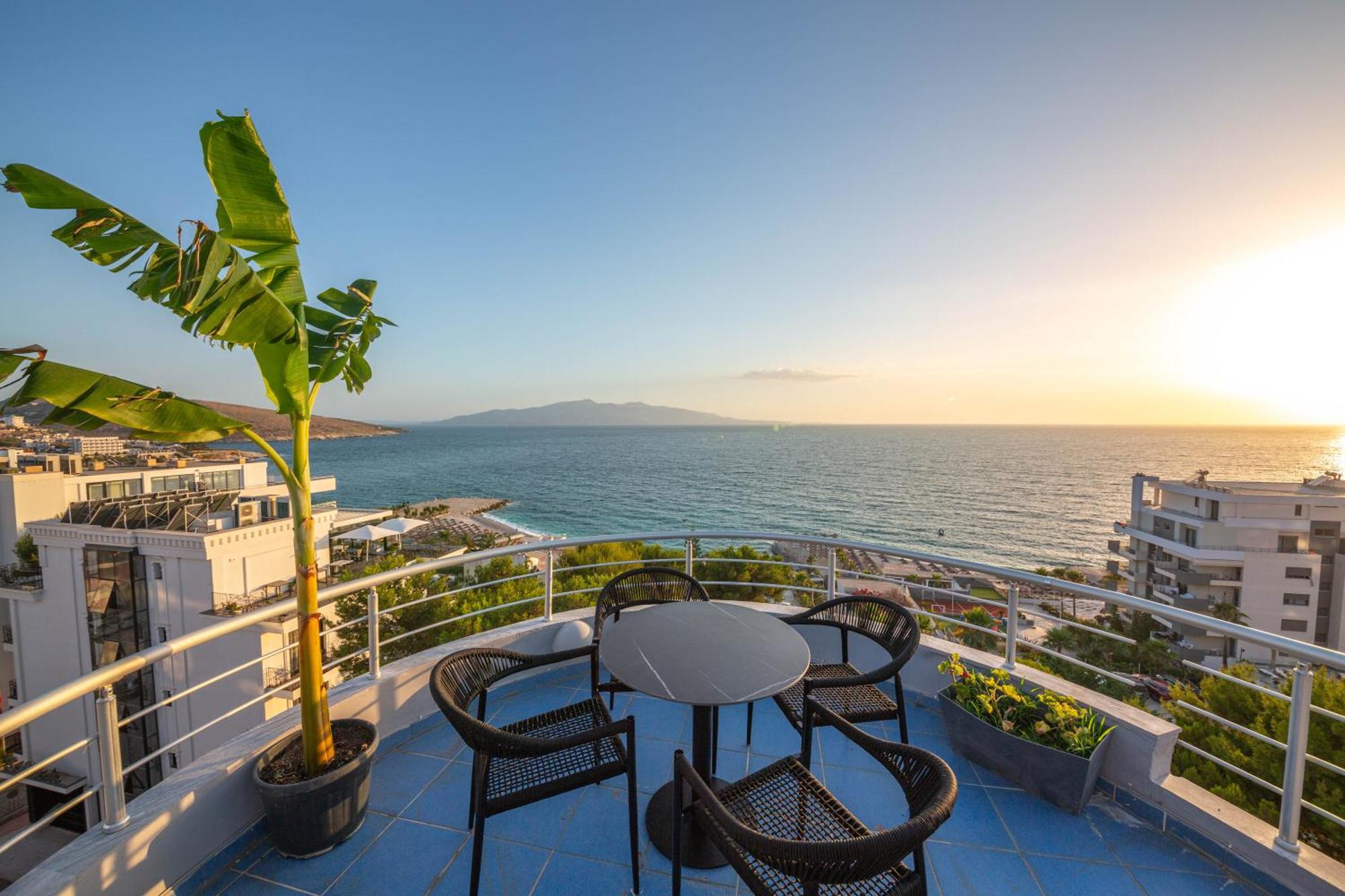 Hotel Sea Breeze Sarandë Eksteriør billede