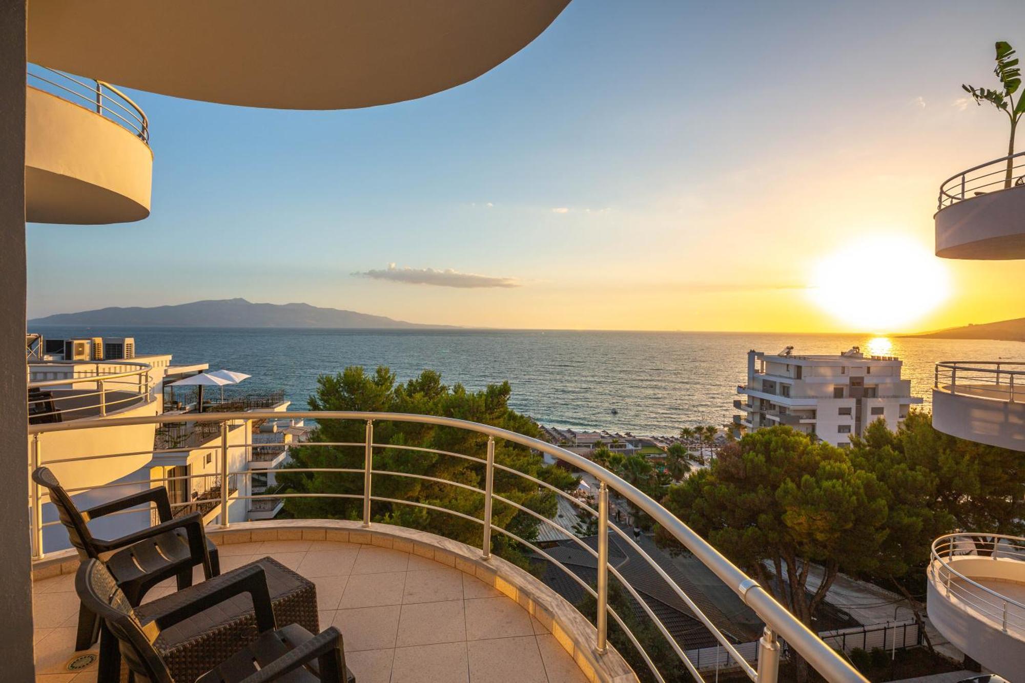Hotel Sea Breeze Sarandë Eksteriør billede