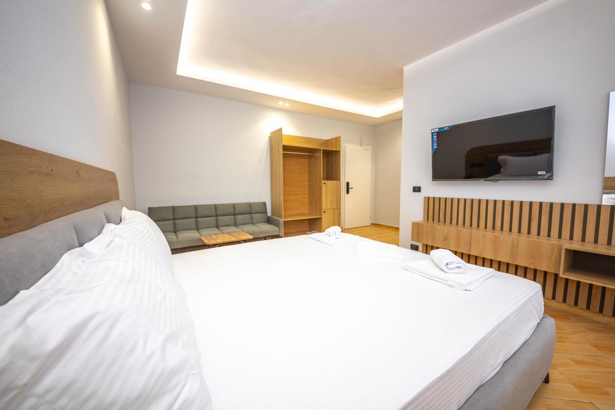 Hotel Sea Breeze Sarandë Eksteriør billede