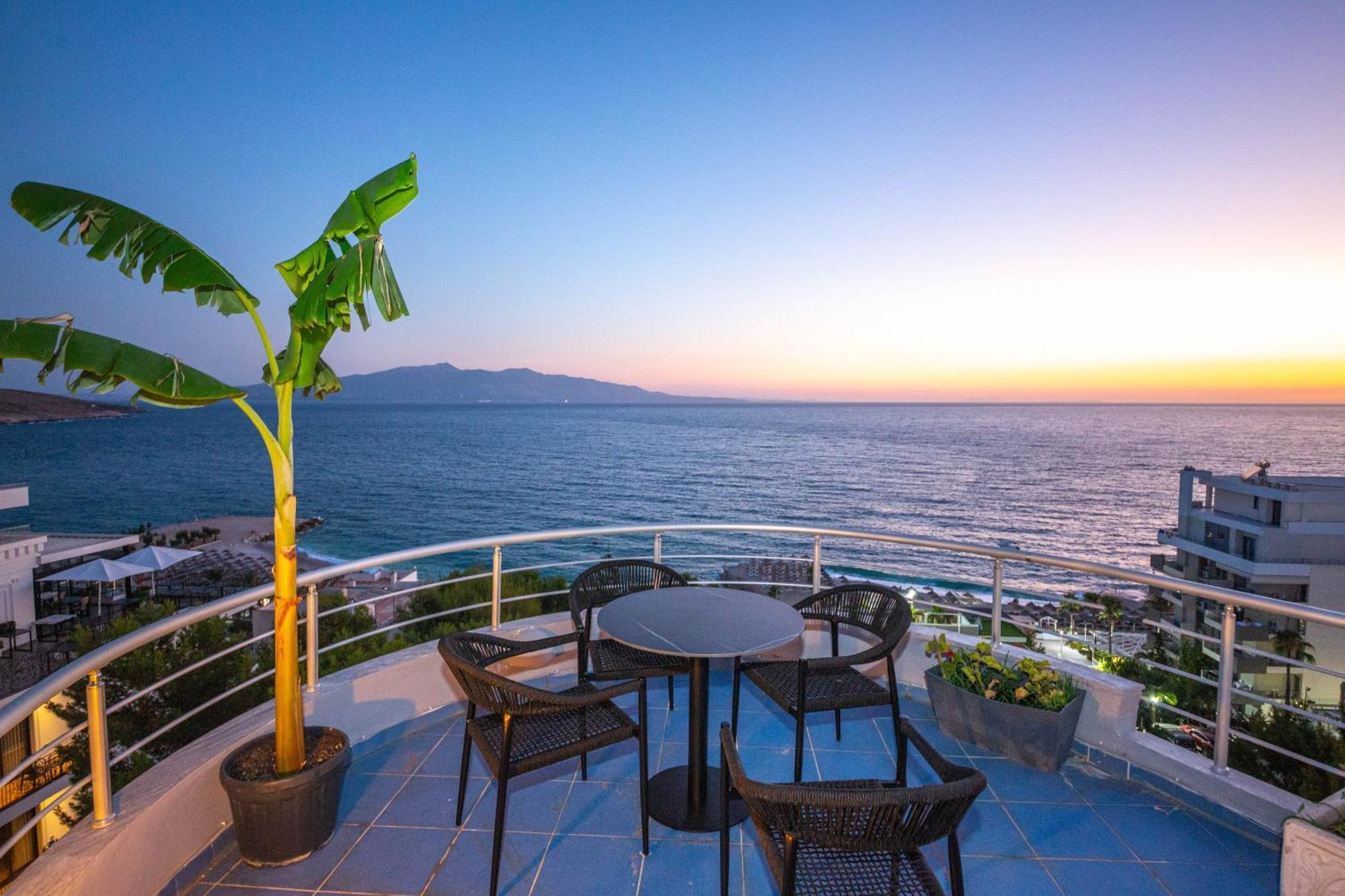 Hotel Sea Breeze Sarandë Eksteriør billede