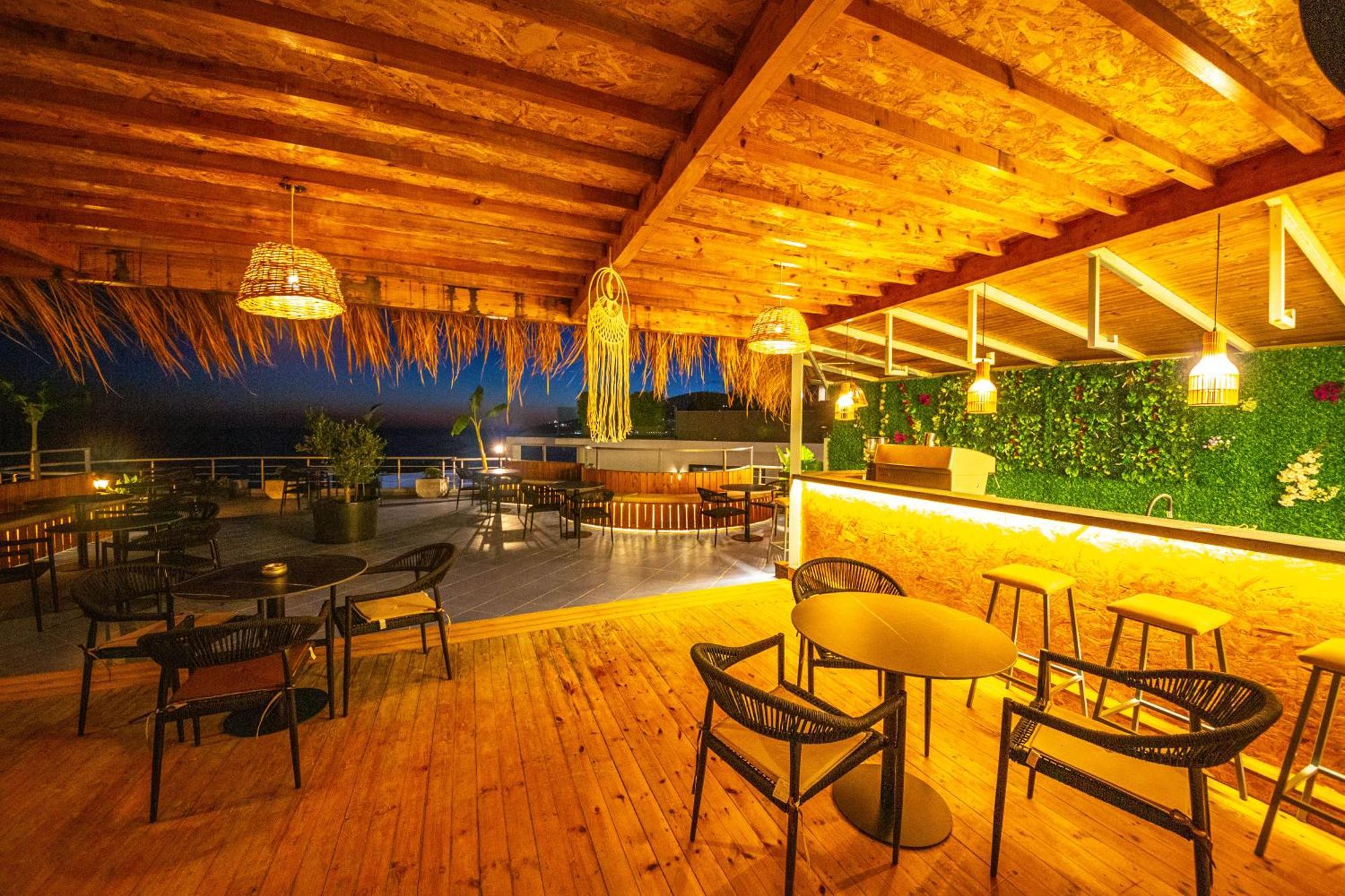 Hotel Sea Breeze Sarandë Eksteriør billede