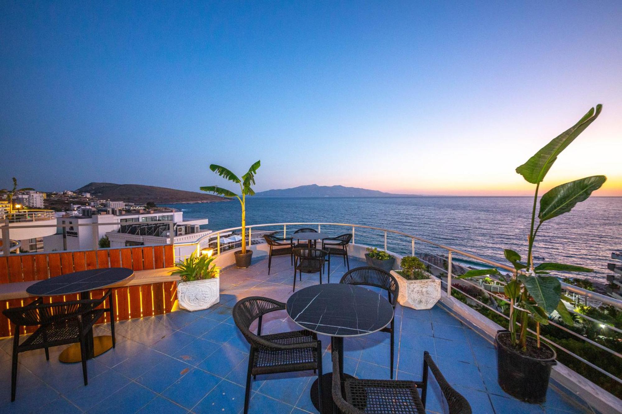 Hotel Sea Breeze Sarandë Eksteriør billede