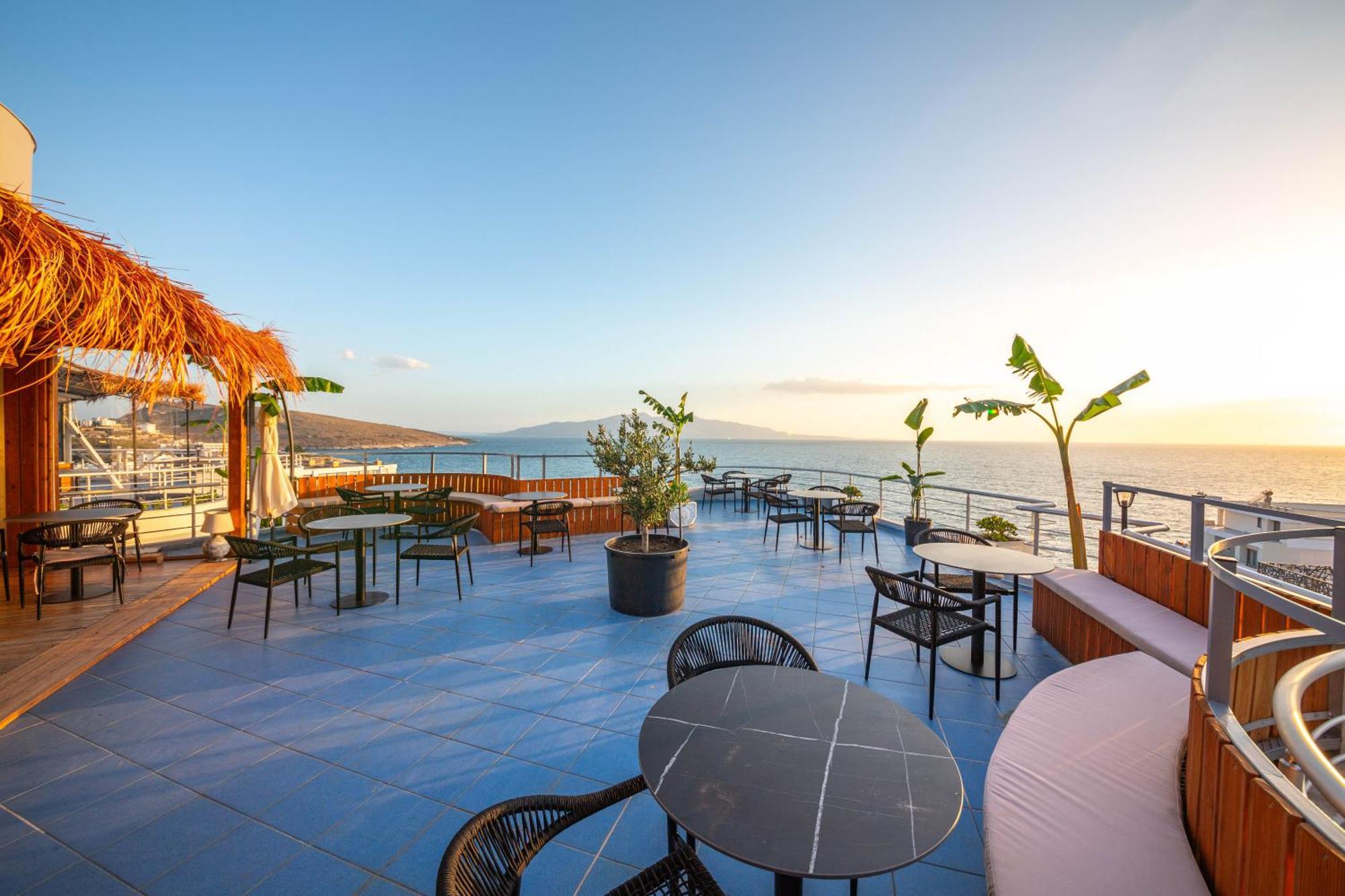 Hotel Sea Breeze Sarandë Eksteriør billede