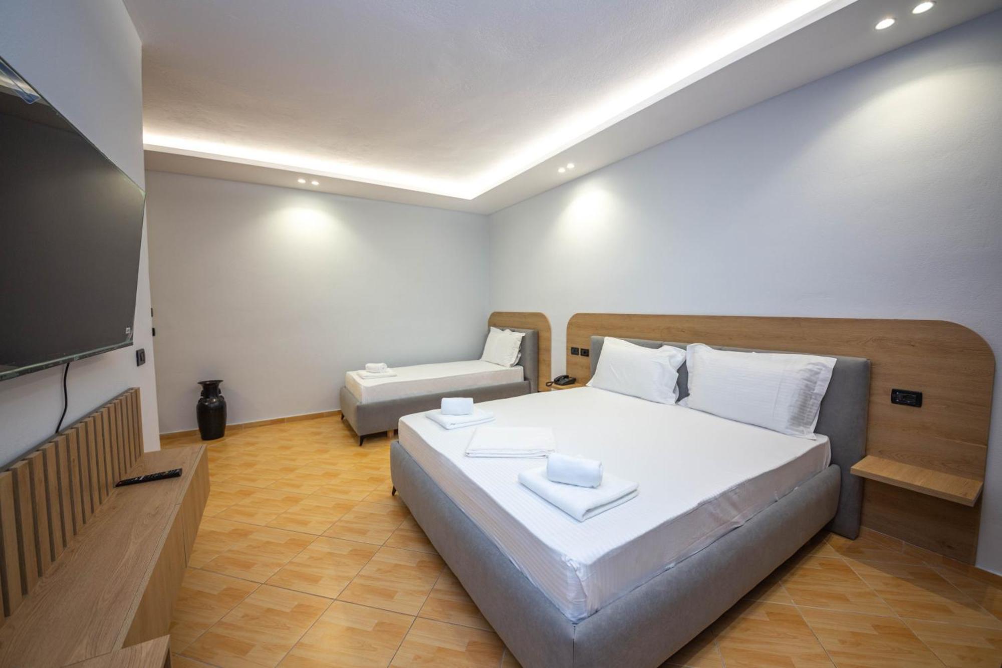 Hotel Sea Breeze Sarandë Eksteriør billede