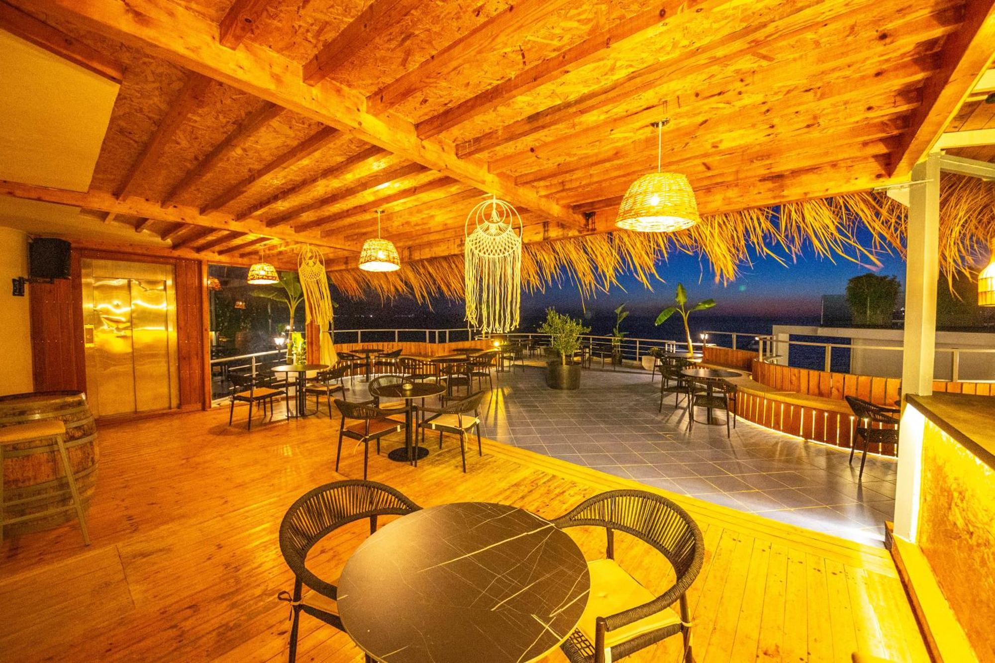 Hotel Sea Breeze Sarandë Eksteriør billede