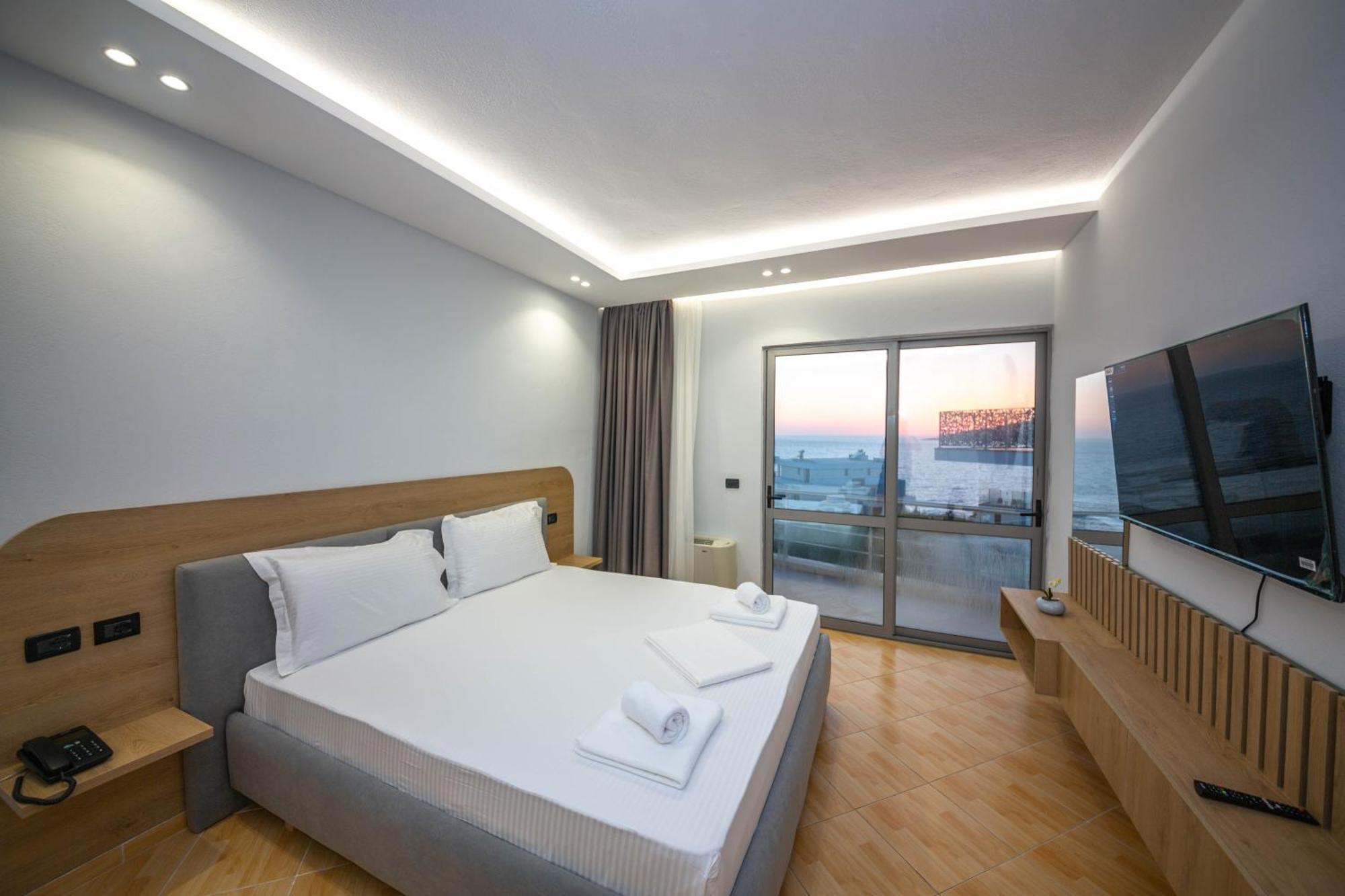 Hotel Sea Breeze Sarandë Eksteriør billede