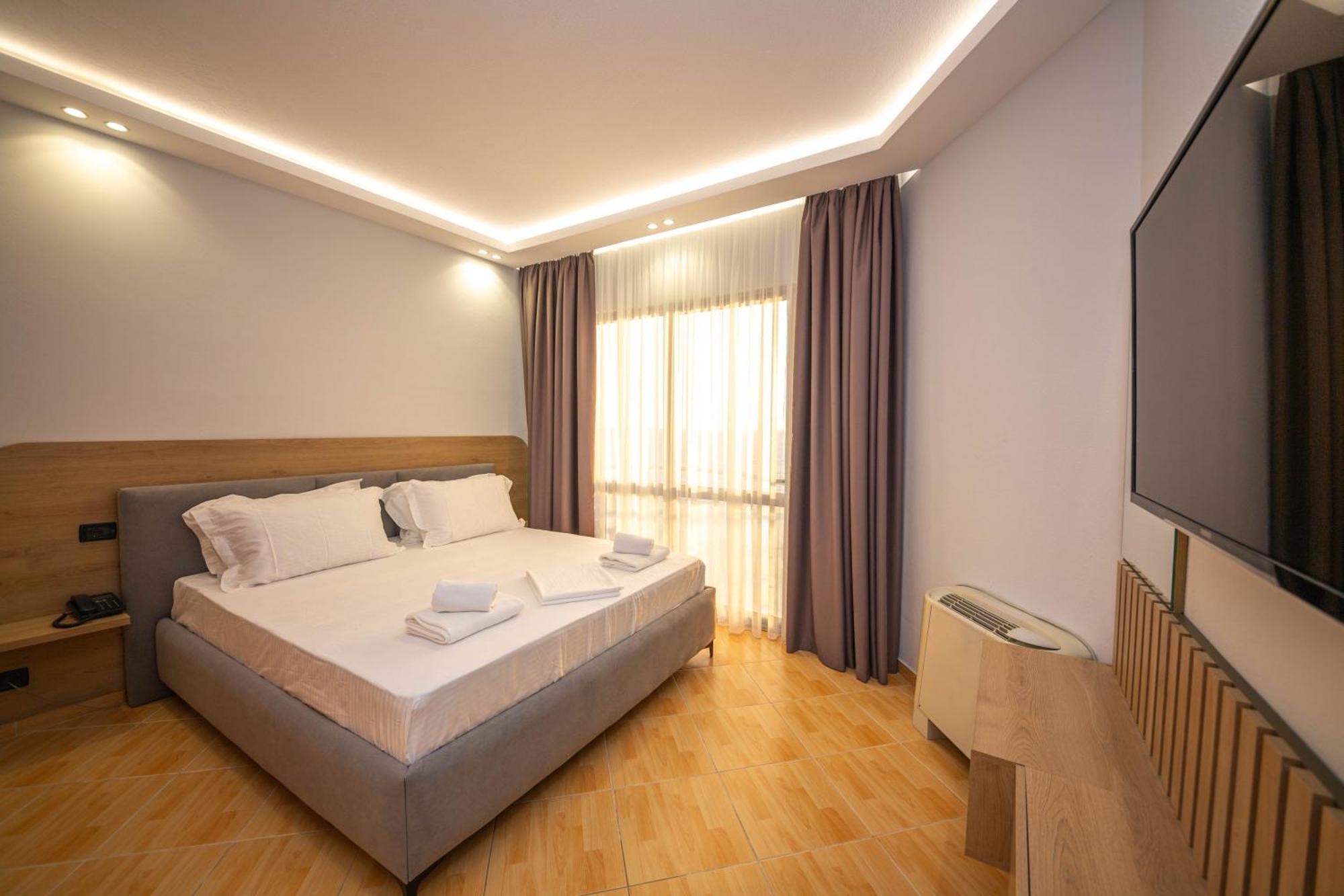 Hotel Sea Breeze Sarandë Eksteriør billede