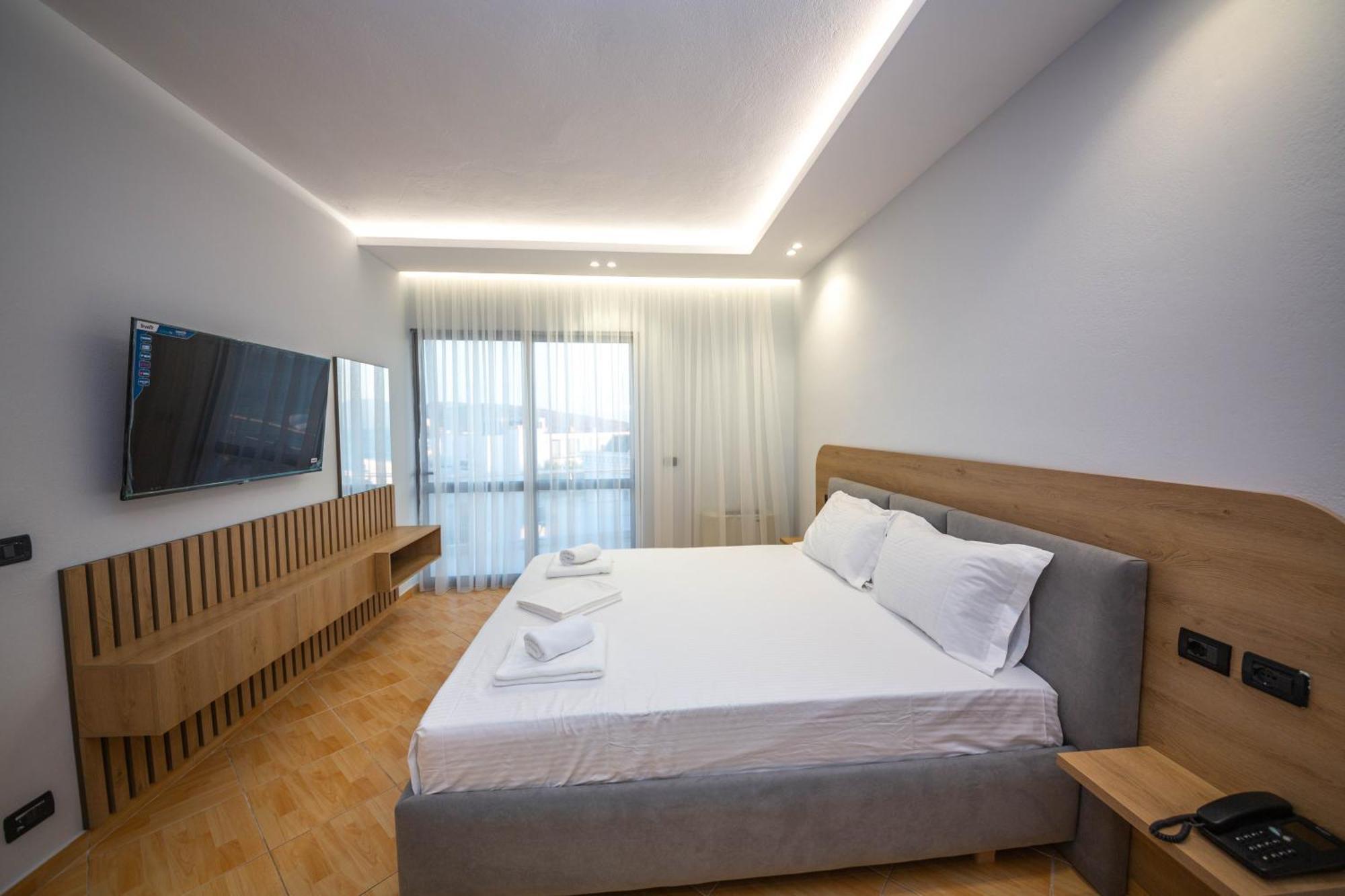 Hotel Sea Breeze Sarandë Eksteriør billede