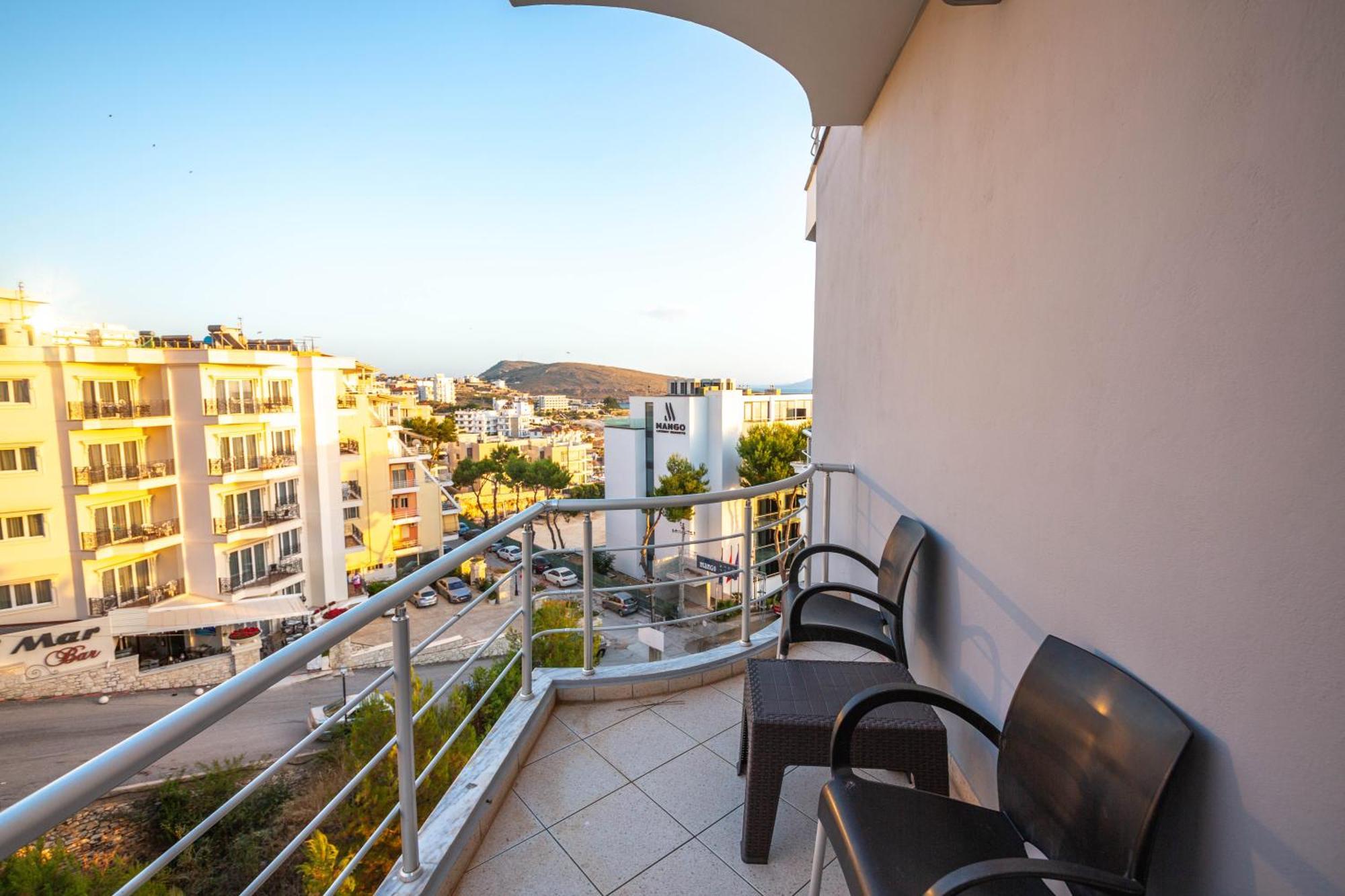 Hotel Sea Breeze Sarandë Eksteriør billede