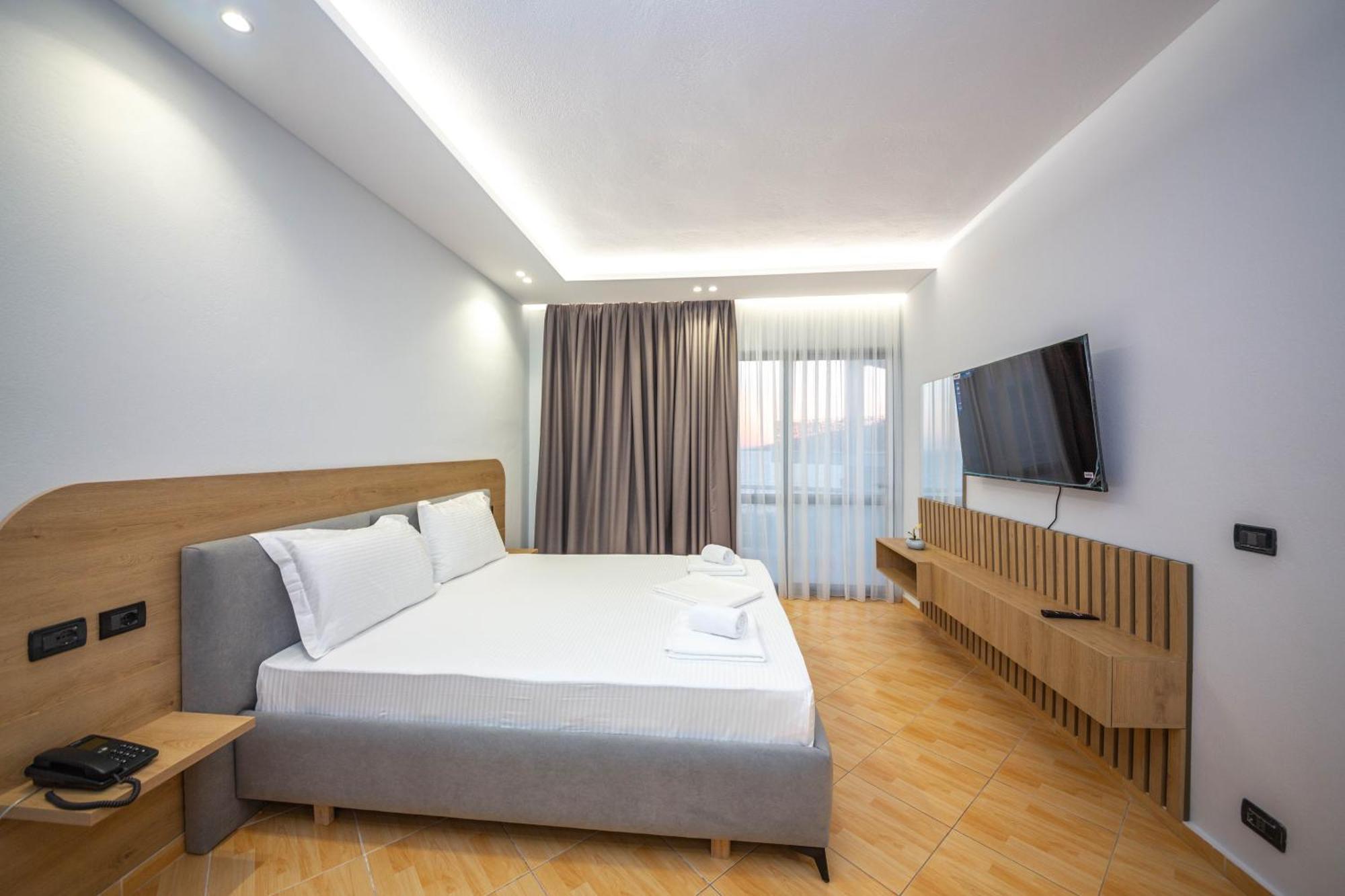 Hotel Sea Breeze Sarandë Eksteriør billede