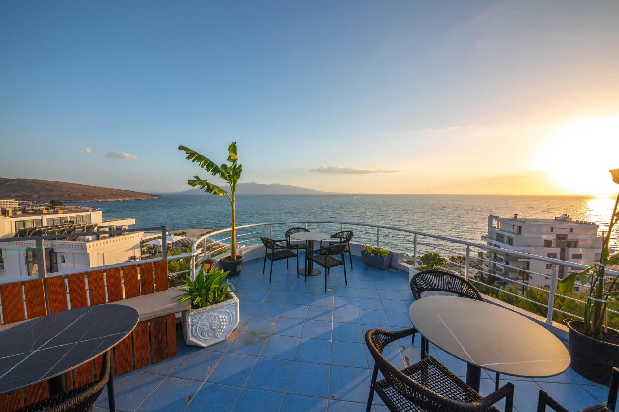 Hotel Sea Breeze Sarandë Eksteriør billede