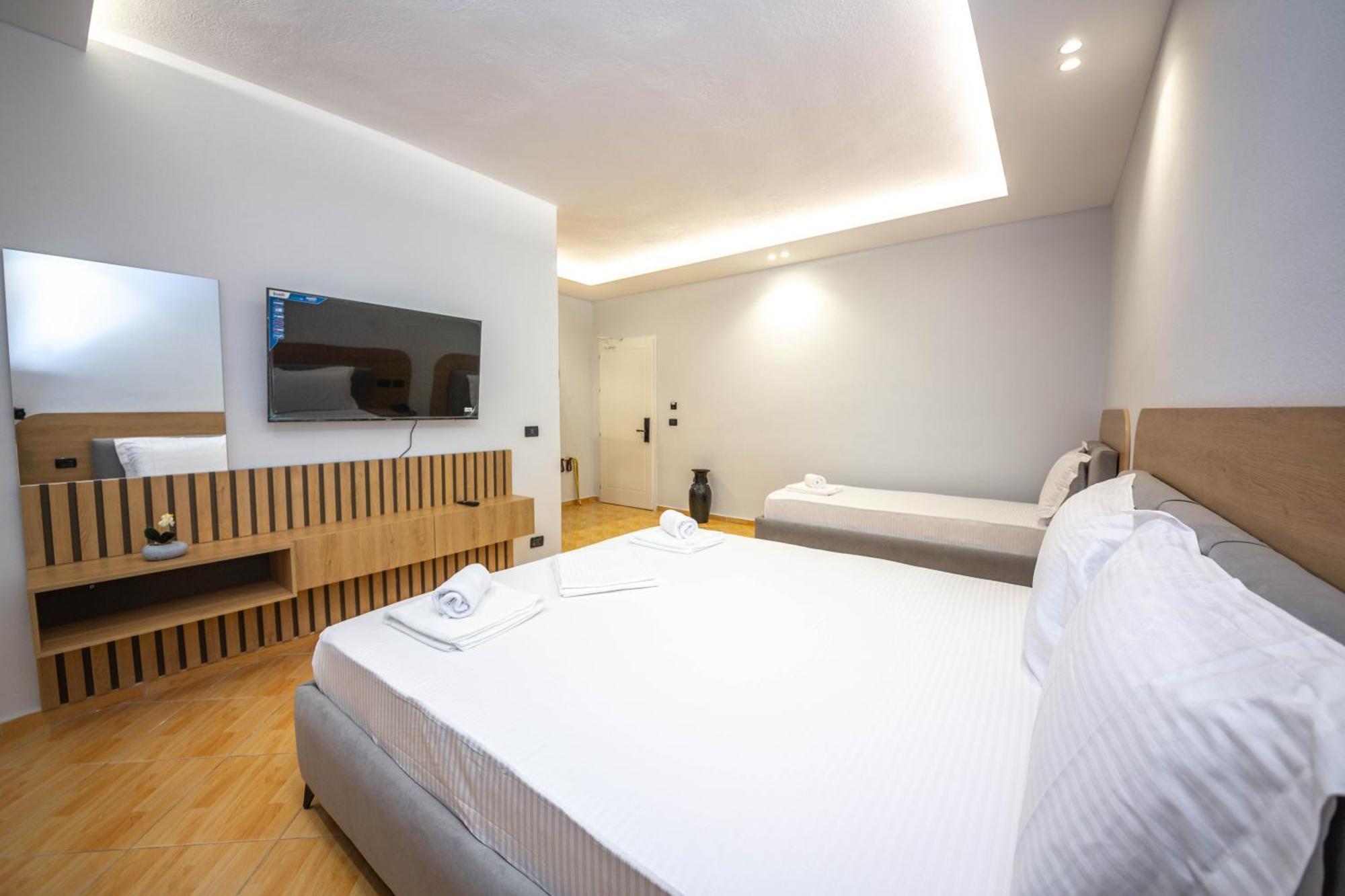Hotel Sea Breeze Sarandë Eksteriør billede