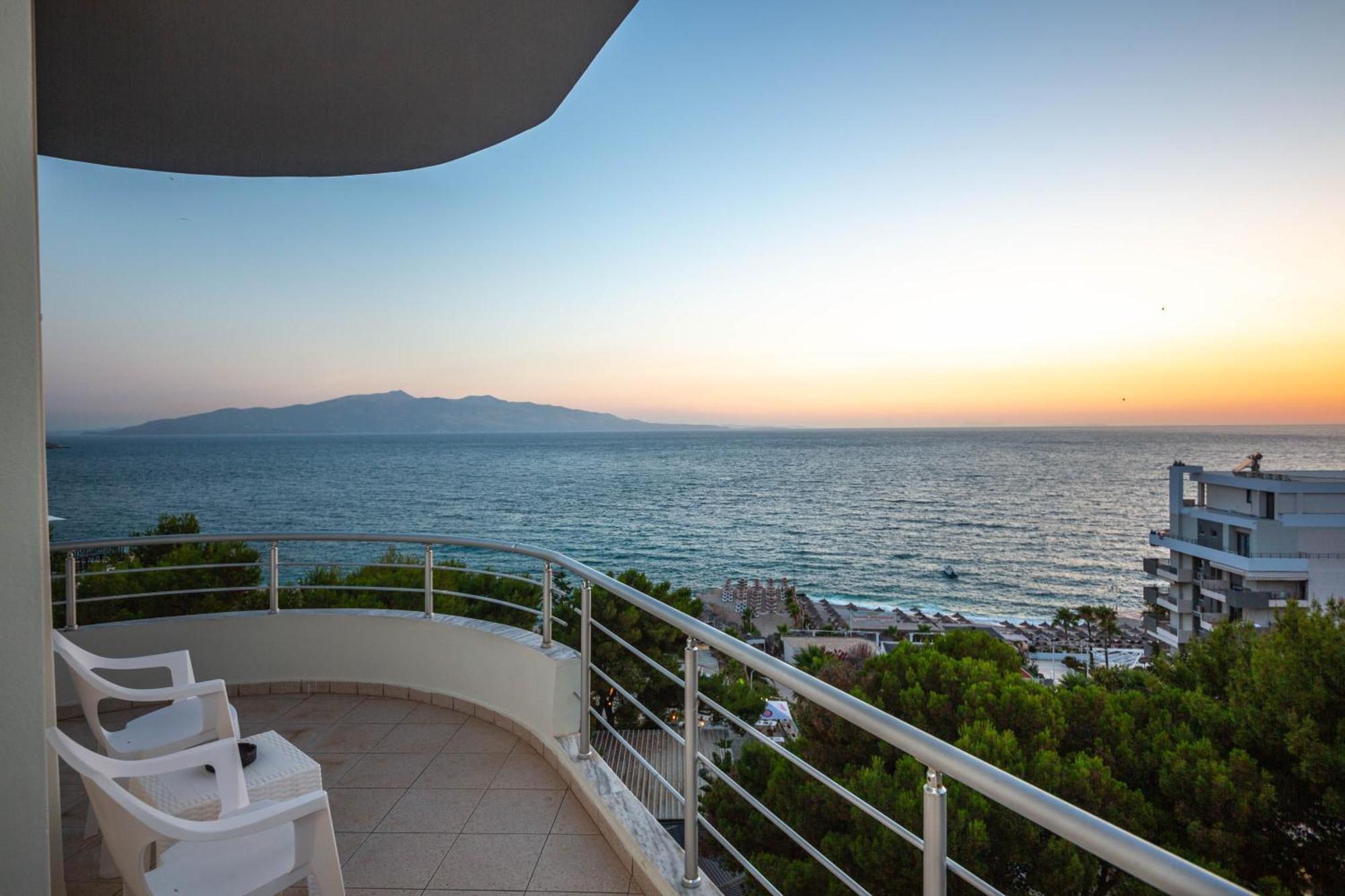 Hotel Sea Breeze Sarandë Eksteriør billede