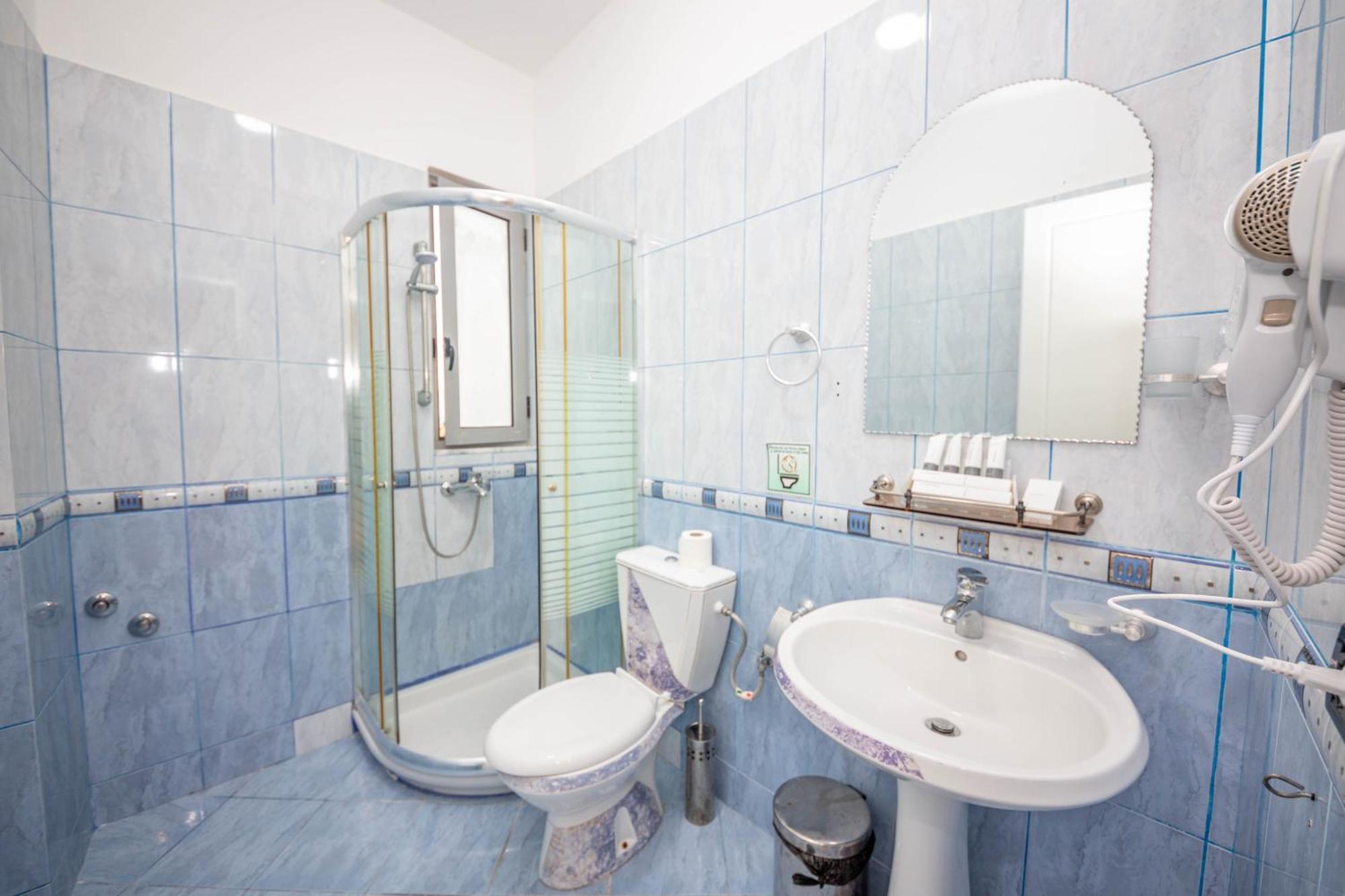 Hotel Sea Breeze Sarandë Eksteriør billede