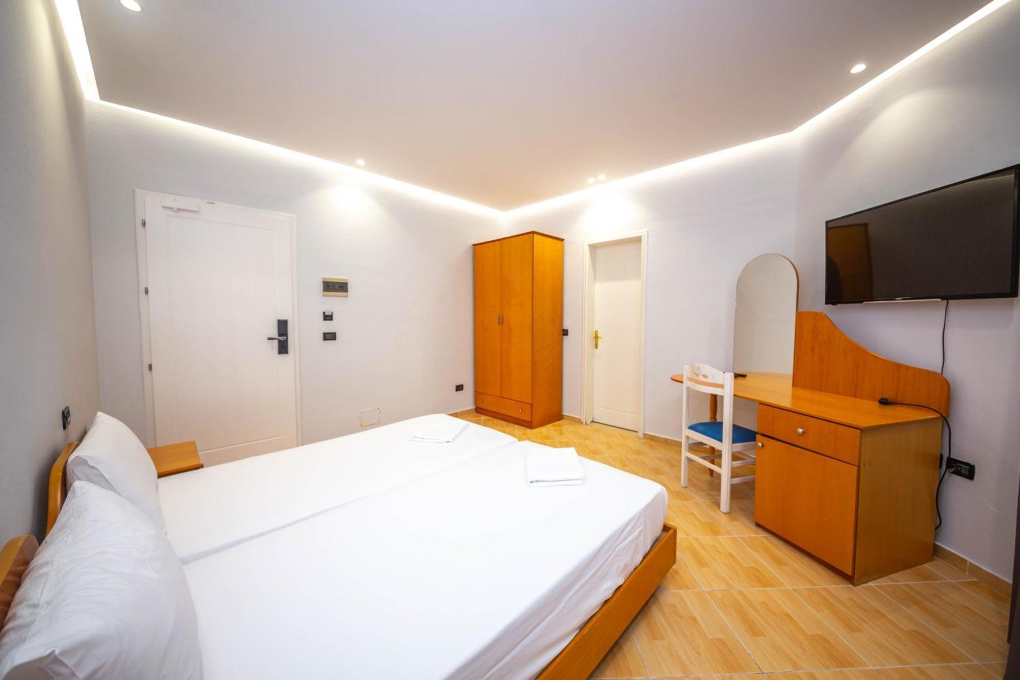 Hotel Sea Breeze Sarandë Eksteriør billede